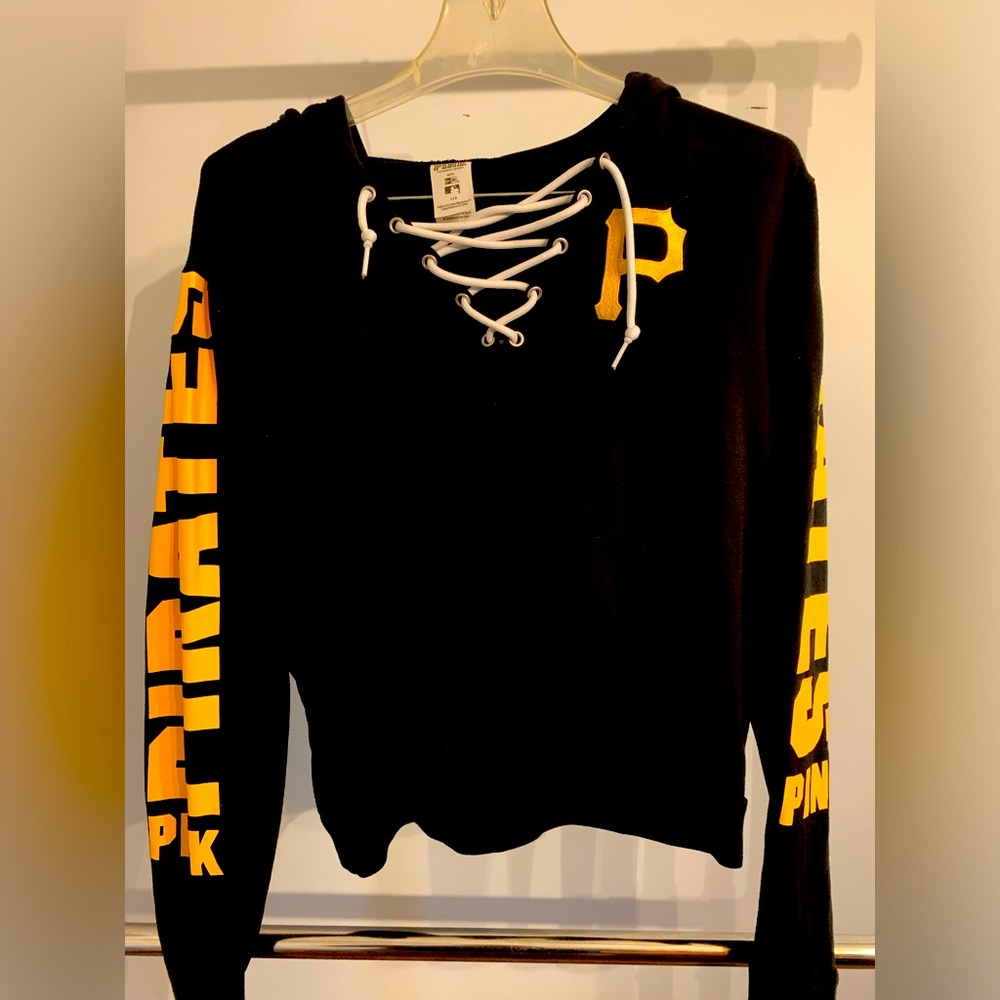 Pink by Victoria Secret Pittsburgh-Pirates-MLB fan top. Size large.